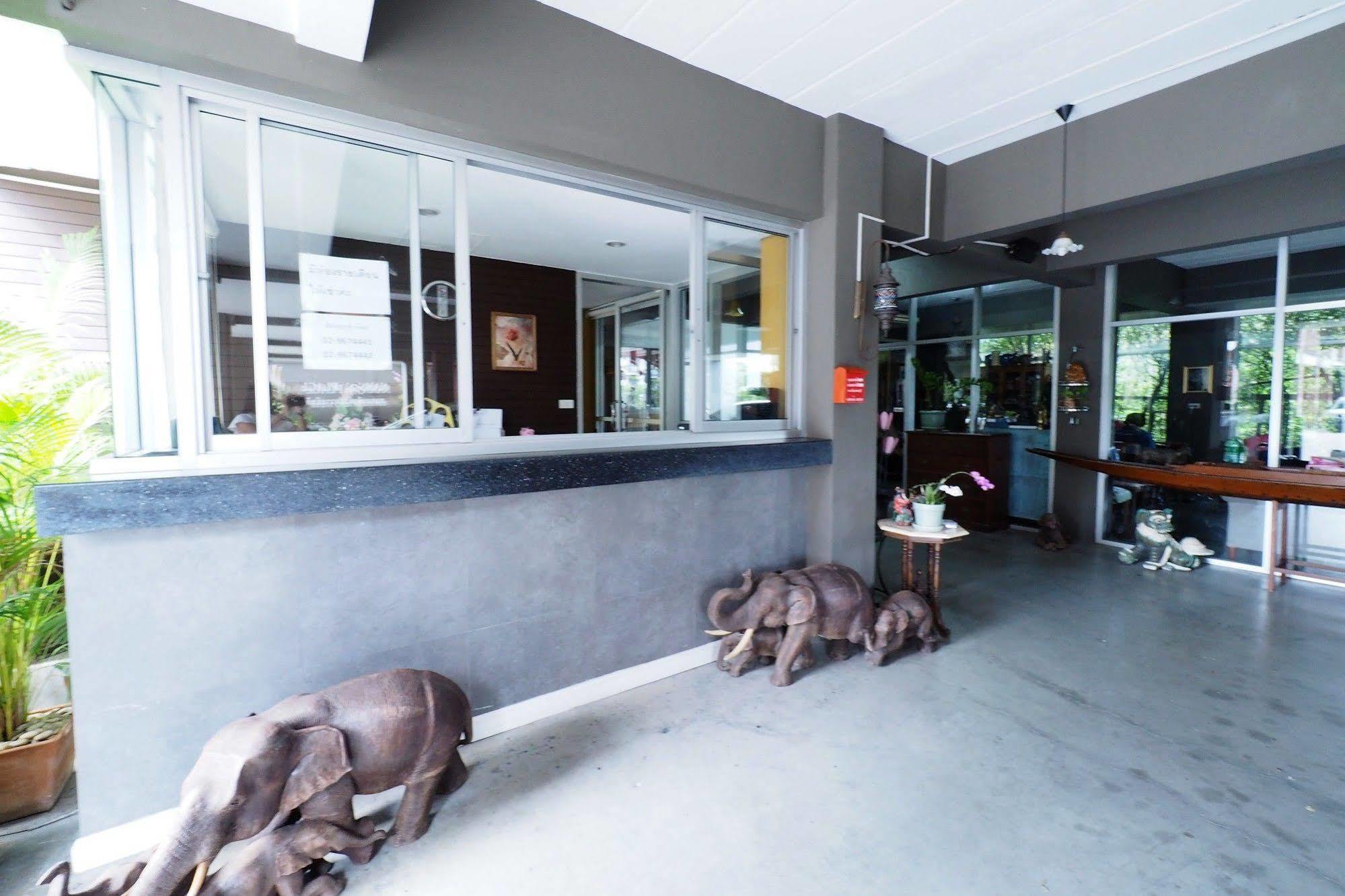 Namnon Place Nonthaburi Luaran gambar